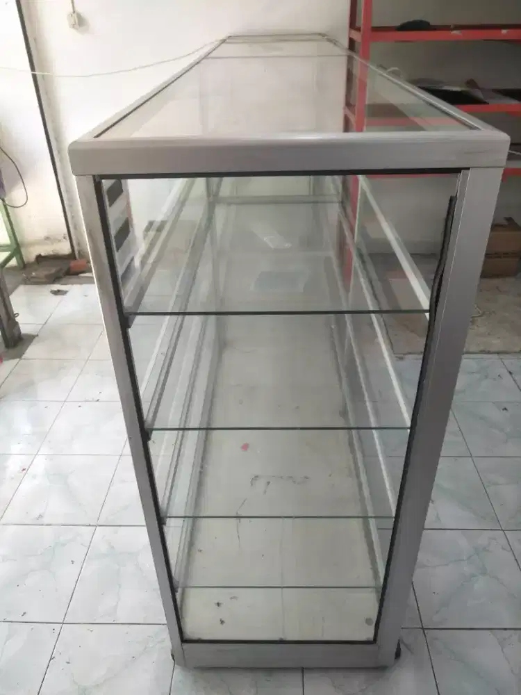 Jual etalase ukuran lebar 2,45 tinggi 1,44.