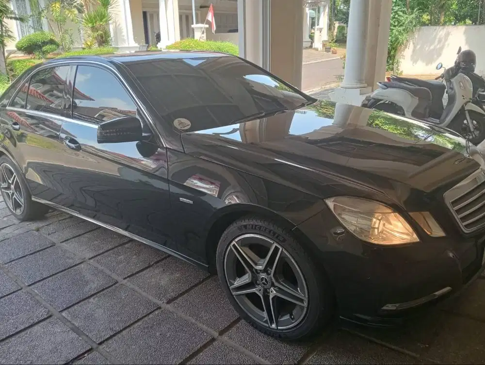 Mercy E200 1.8cc AT 2012