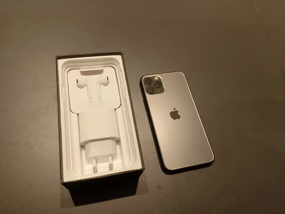 Iphone 11 pro max 256gb baru semua selamnya 4G