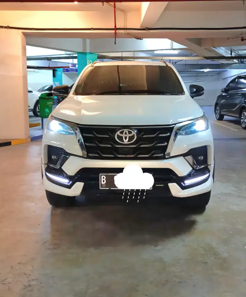 Toyota Fortuner VRZ GR Putih