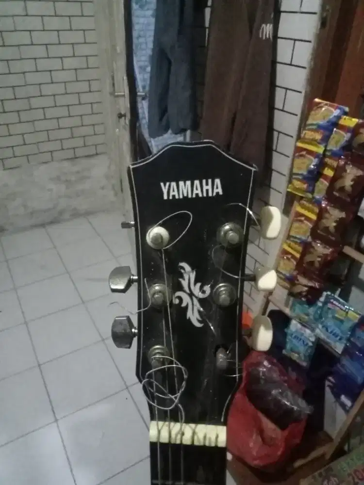 Yamaha gitar F225