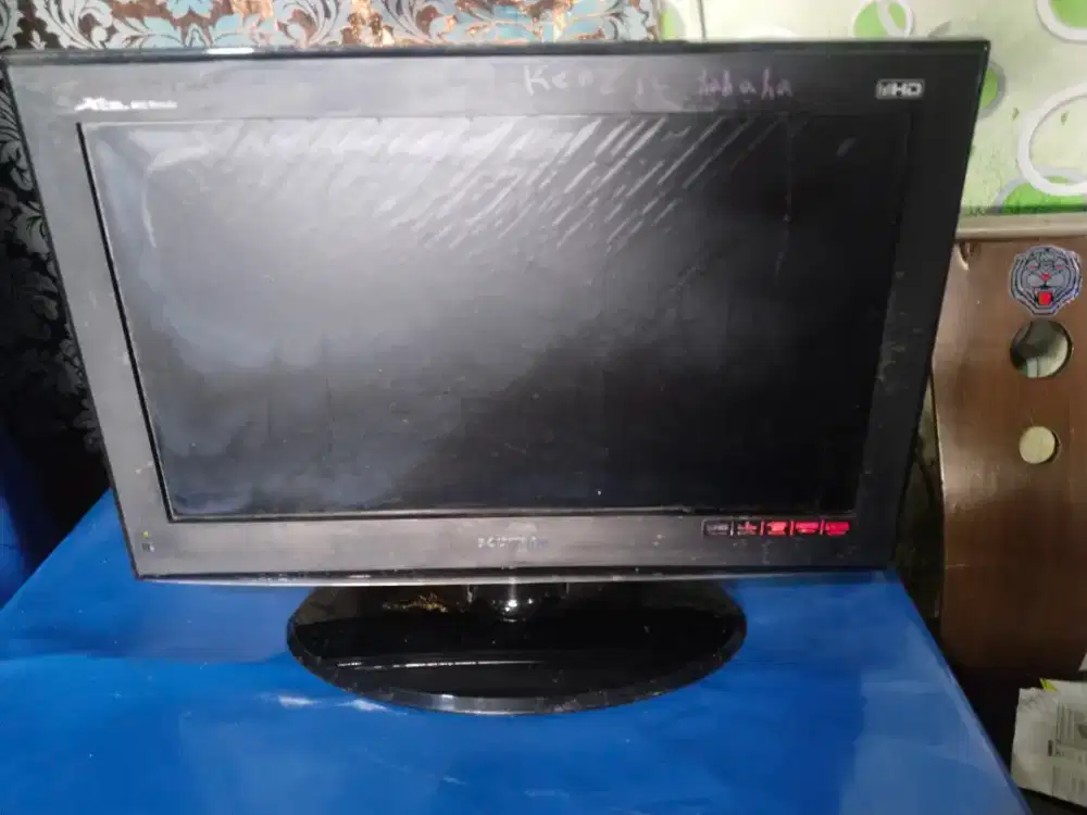 TV LCD polytron 24in