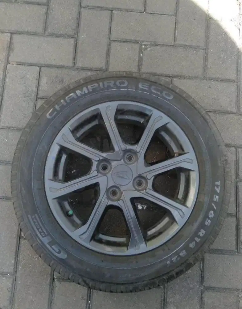 Ban dan Velg Daihatsu Ayla