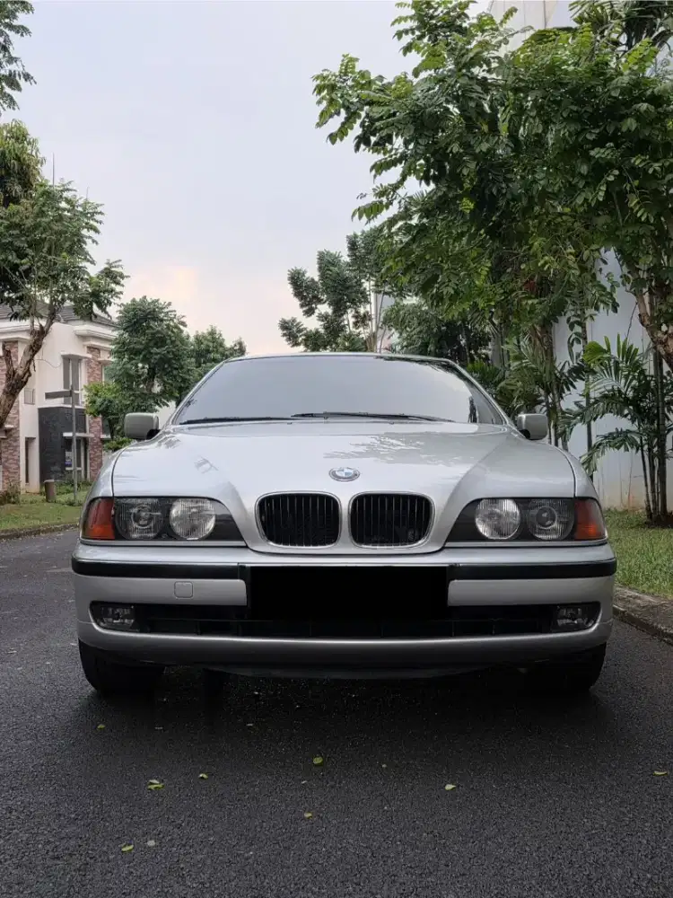 KM 54rb BMW 528i E39 1997 Pre facelift silver