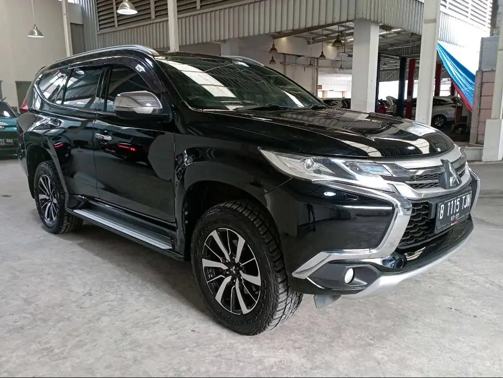 Mitsubishi Pajero Sport 2.4 Dakar 4X2 AT 2017 Hitam PPREMIUM B1115TJN