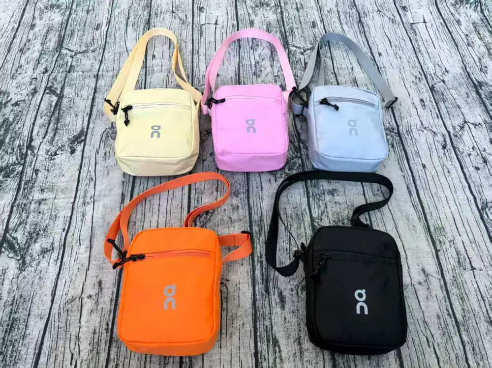 Tas Selempang On Cloud Crossbody Pouch Ringan