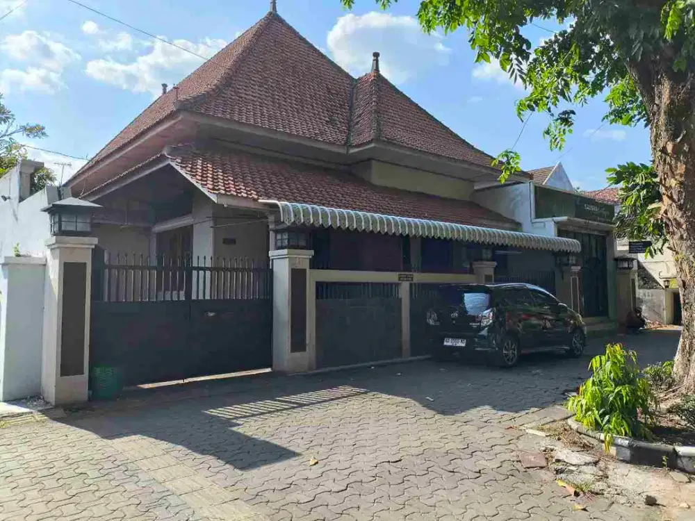Rumah Luas Bagus di Solo Jalan Utama