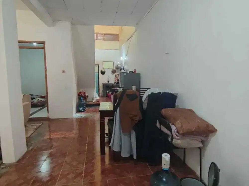 Di jual Rumah 2 lantai di sayap Ciateul siap huni ( dalam gang)
