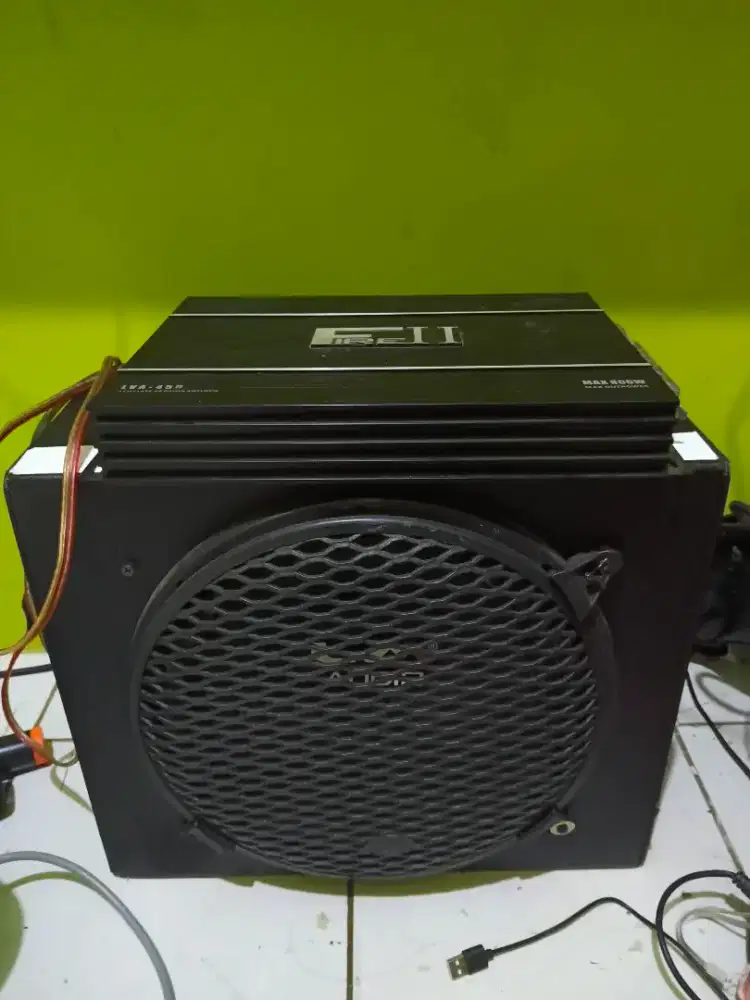 Subwofer Audio Mobil