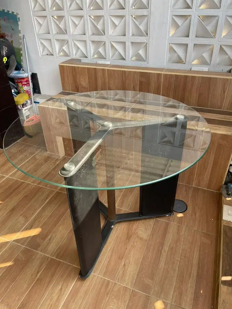 Dijual Meja Makan Kaca Bulat untuk 3 kursi