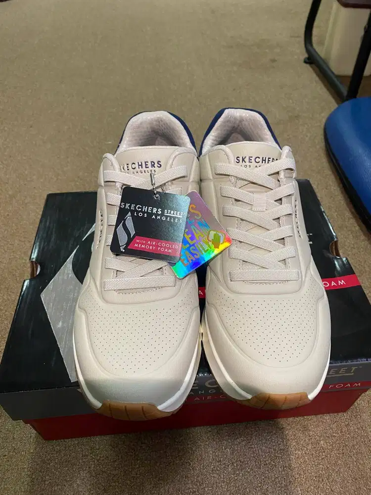 Sepatu skechers 2025