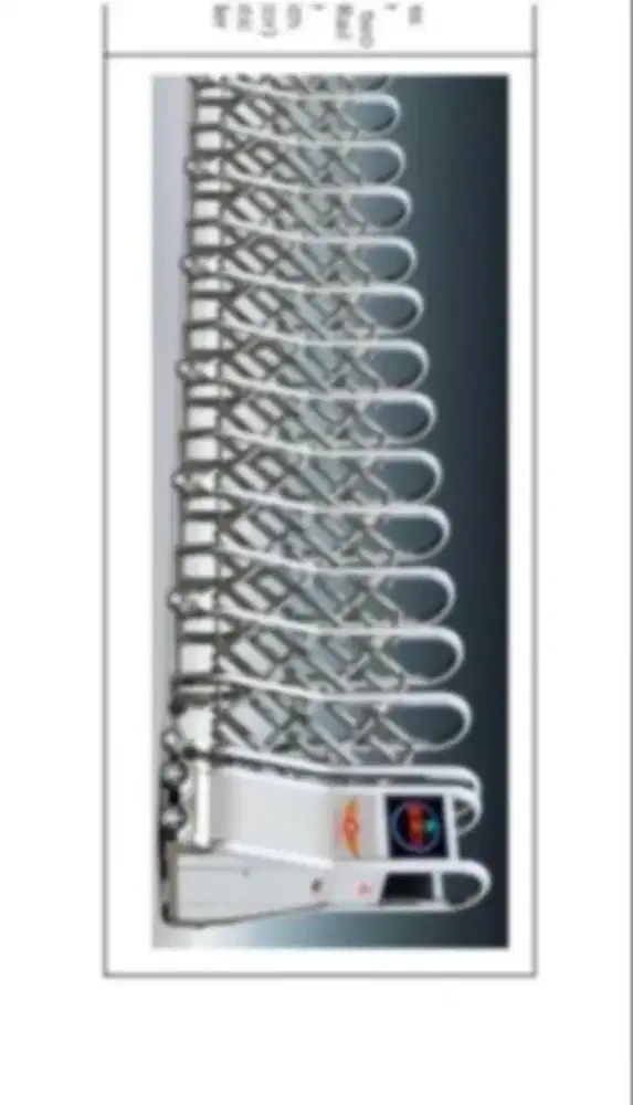 Retrackable gate