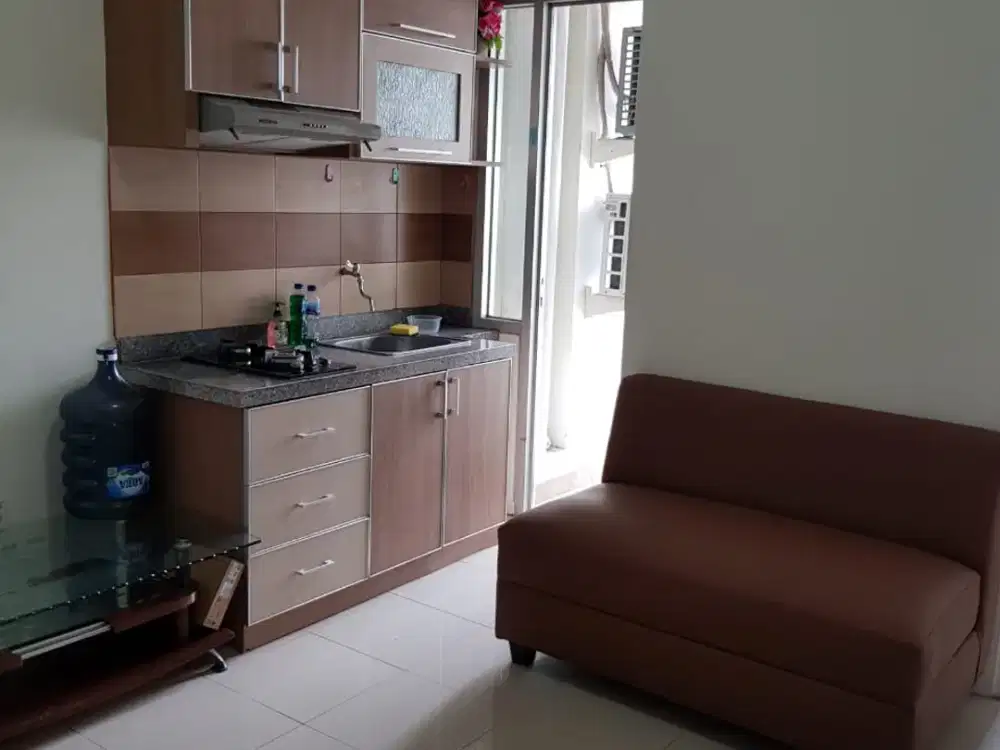 Disewa Apartemen Green Lake Sunter Uku 42 M2 Furnished Lt 27 Tower Southern ( Tower 1 ) Rapi Siap Huni