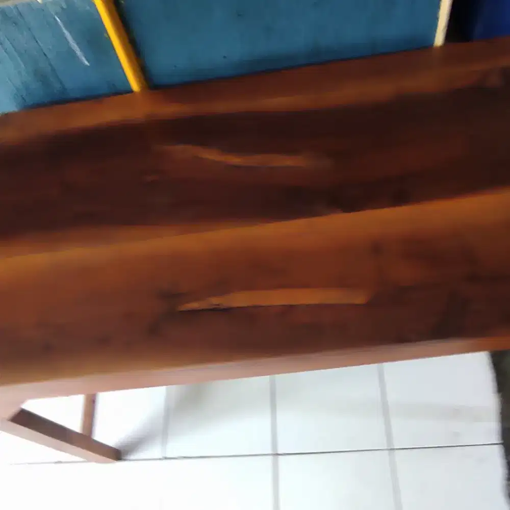 Meja Makan Serbaguna