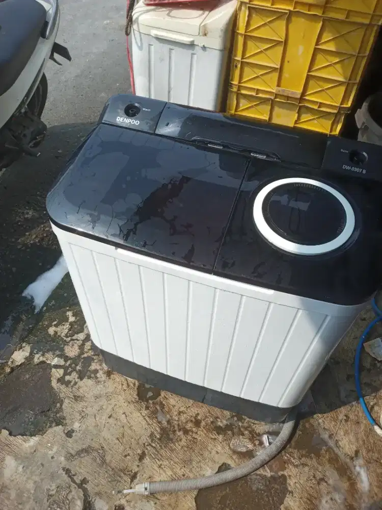 Di jual mesin cuci 2 tabung merek denpoo