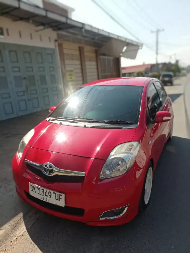 Toyota Yaris E manual 2012