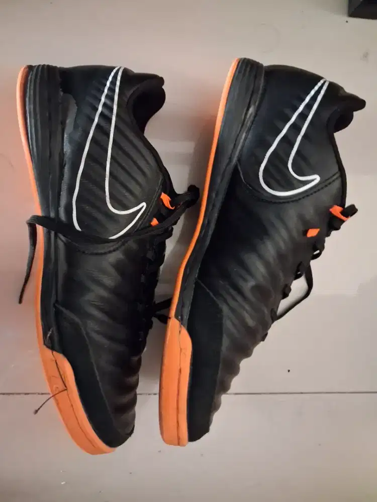 Sepatu futsal nike like new size 42
