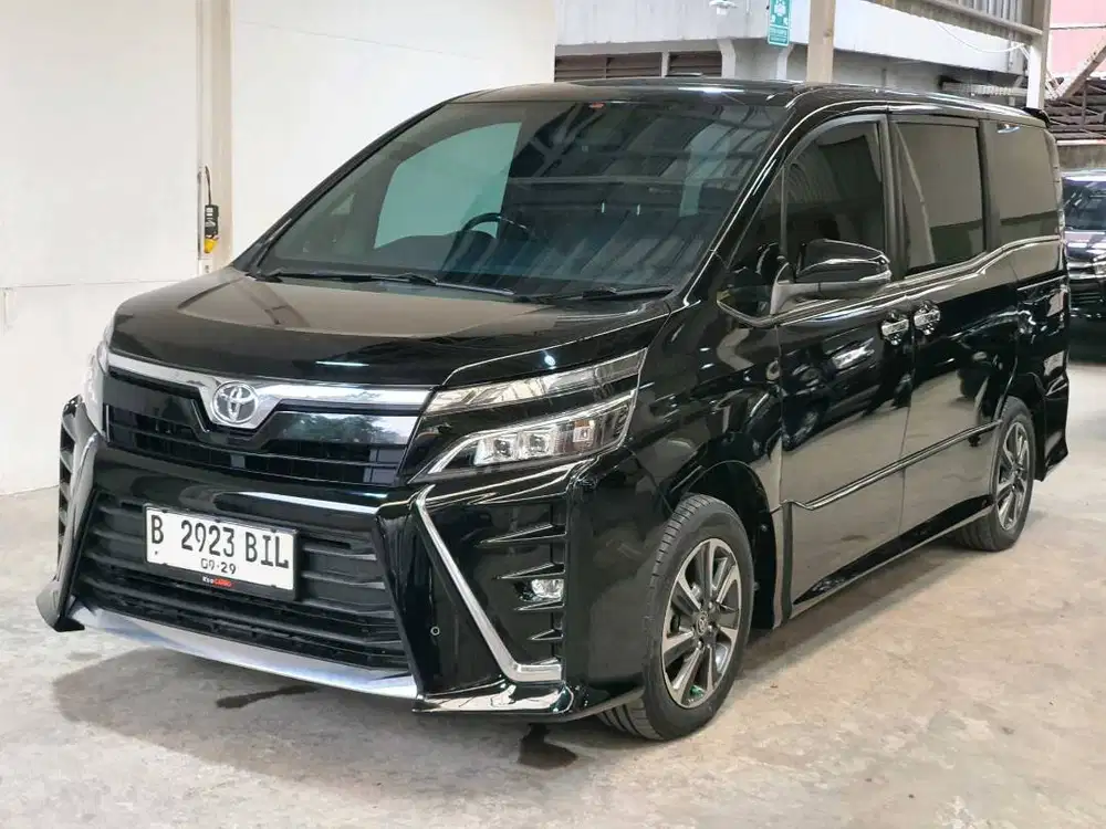 Toyota Voxy 2.0 AT 2019 Hitam PREMIUM B2923BIL