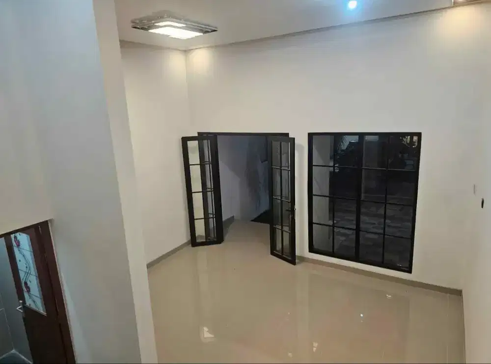 Dijual cepat rumah baru siap huni 2 lantai dekat AMNI di jl Syuhada