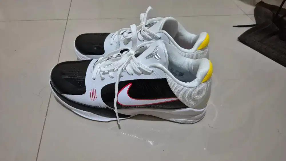 Kobe 5 Bruce lee Alt, no box, size 45