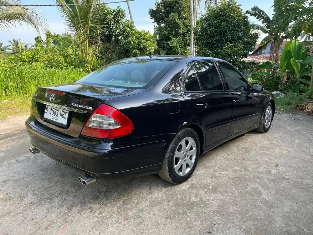 Mercy E200 matic 1.8 cc tahun 2009 bodi mulus pajak baru bayar