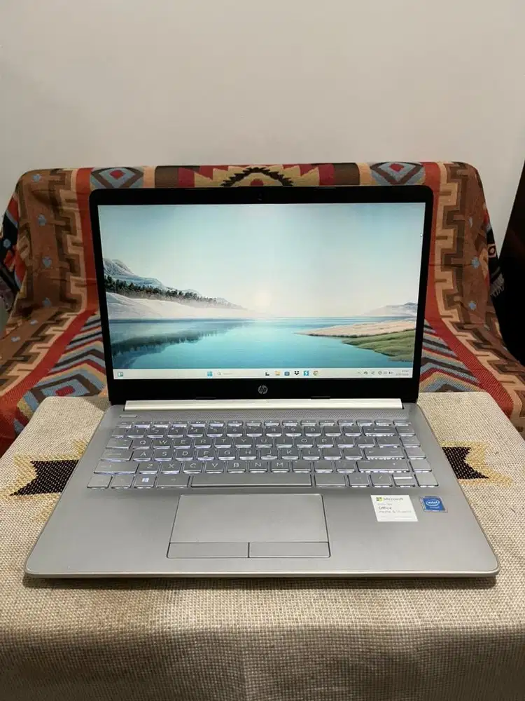 HP 14S RAM 4GB SSD 256GB KEYBOARD BACKLIGHT