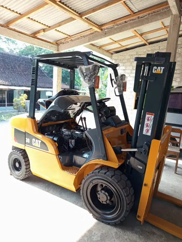 Forklift 3 Ton 2020 mast 3 meter Caterpillar