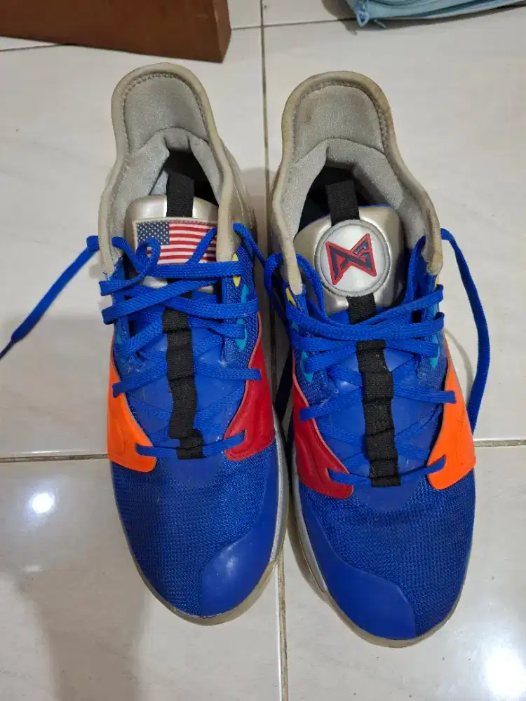 Sepatu basket Nike PG nasa