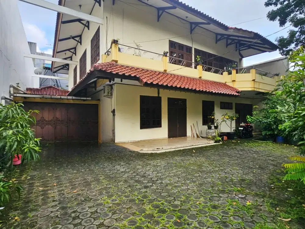 Rumah Dijual Kebayoran Baru. Jalan Utama. VERY PRIME LOCATION. NEGO