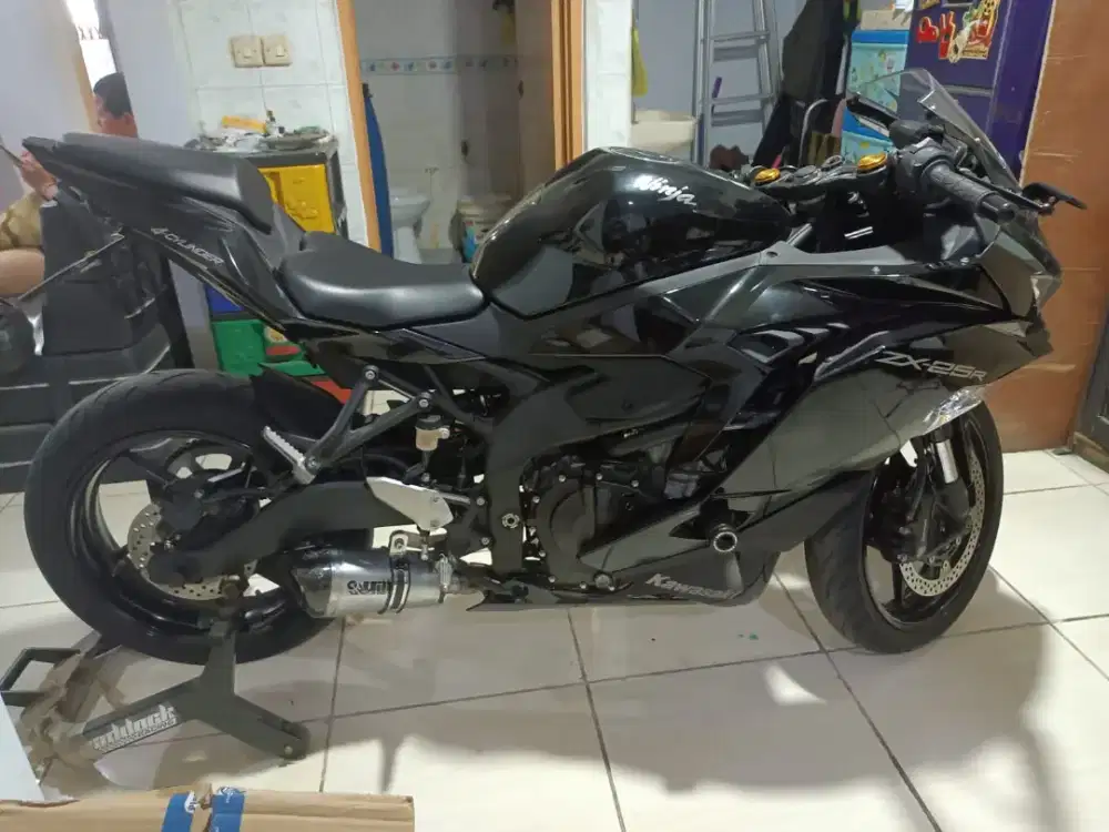 DIJUAL CEPAT KAWASAKI ZX25R HITAM LOW ODO 1000KM TAHUN 2021 MULUS