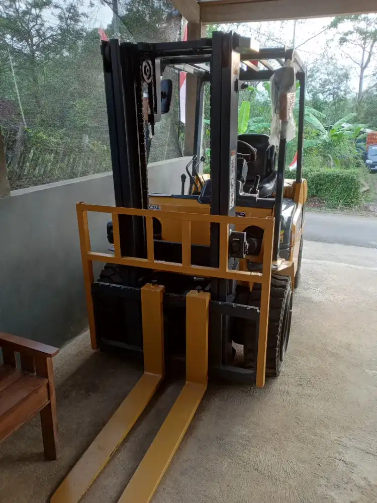 Forklift 3 Ton Caterpillar 2020 siap dinas