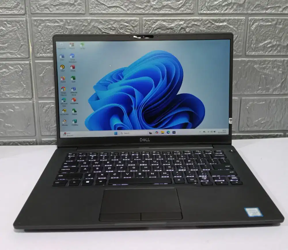 Dell latitude 7400 Intel core i5 Gen 8 ram 8gb SSD 256gb