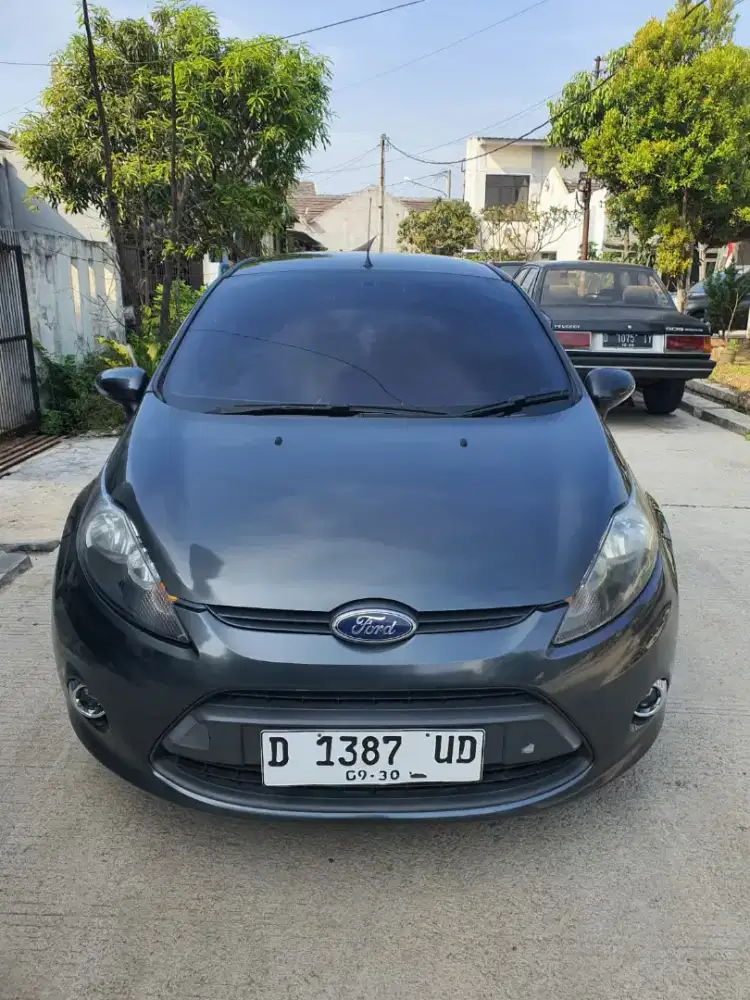 Ford Fiesta AT 2012
Kondisi mesin dan matic sangat bagus