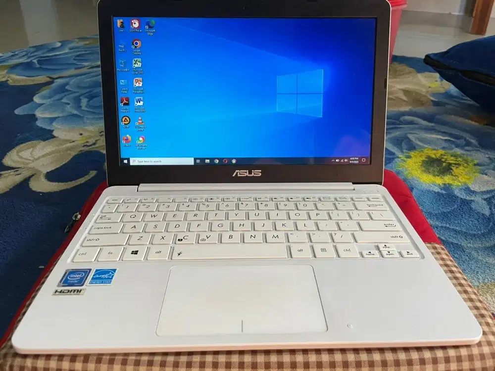 notebook asus warna putih