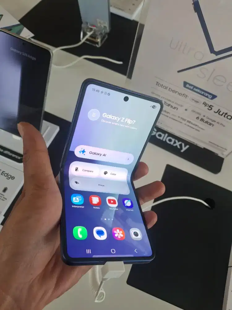 SAMSUNG Z FLIP7 FREE BUDS FE + ZPREMIERE 2 TAHUN DAN GOOGLE Ai PRO