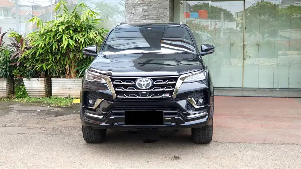 Toyota Fortuner VRZ 2.8 GR Sport Kicksensor 2024 Gress Like New Low Km