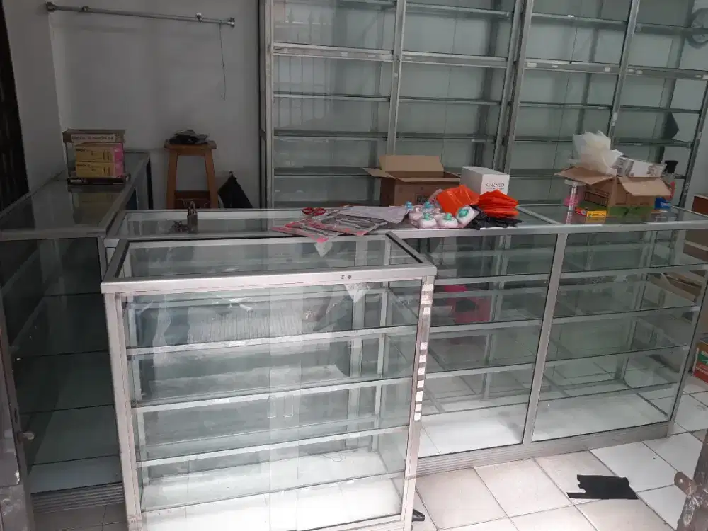 Cuci gudang etalase bekas
