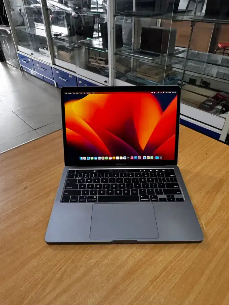 MACBOOK PRO 2020 TOUCHBAR THUNDERBOLDT 3 PORTS