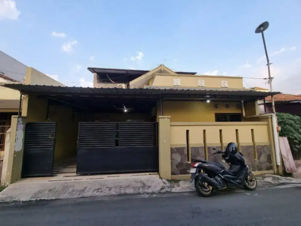 Rumah jajar laweyan turun harga lokasi strategis
