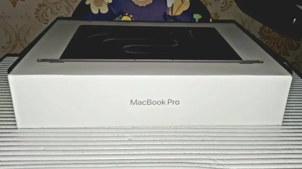 Macbook Pro M4 16/512 Silver New (masih segel)