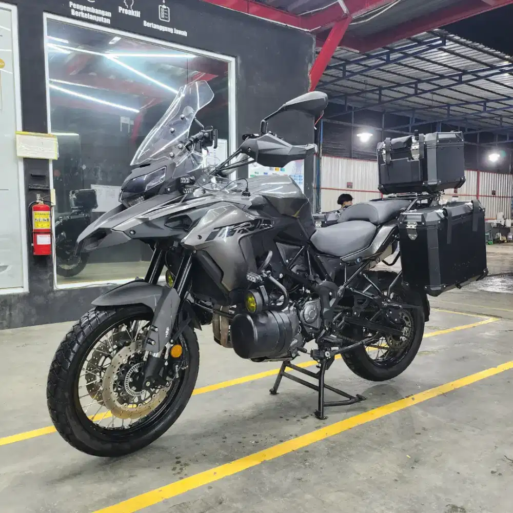 Benelli TRK502X Hitam 2025 TRK 502X