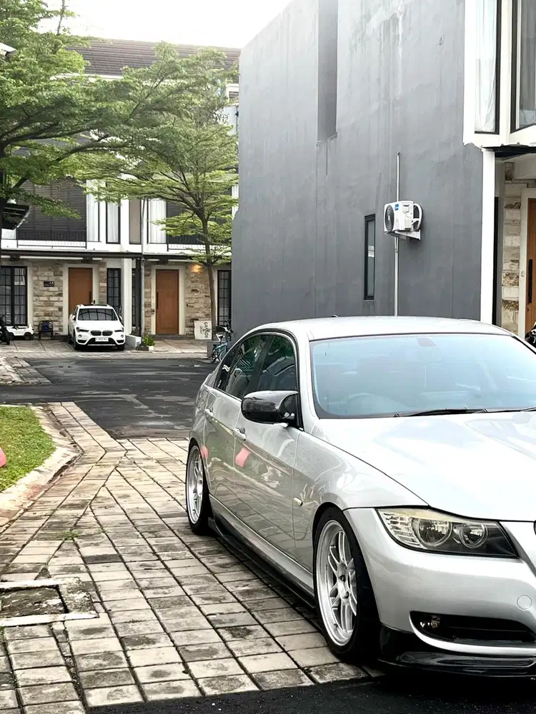 BMW 320i 2010 Bensin