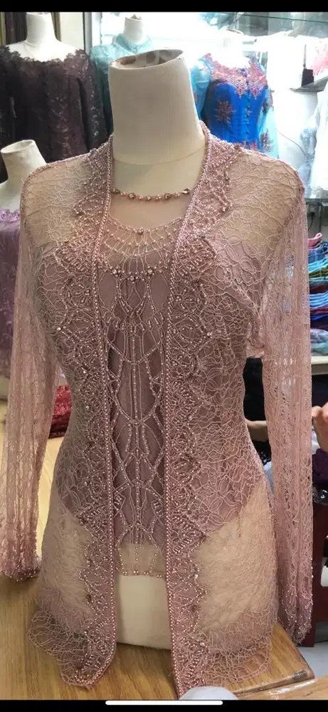 Kebaya wisuda/Lamaran