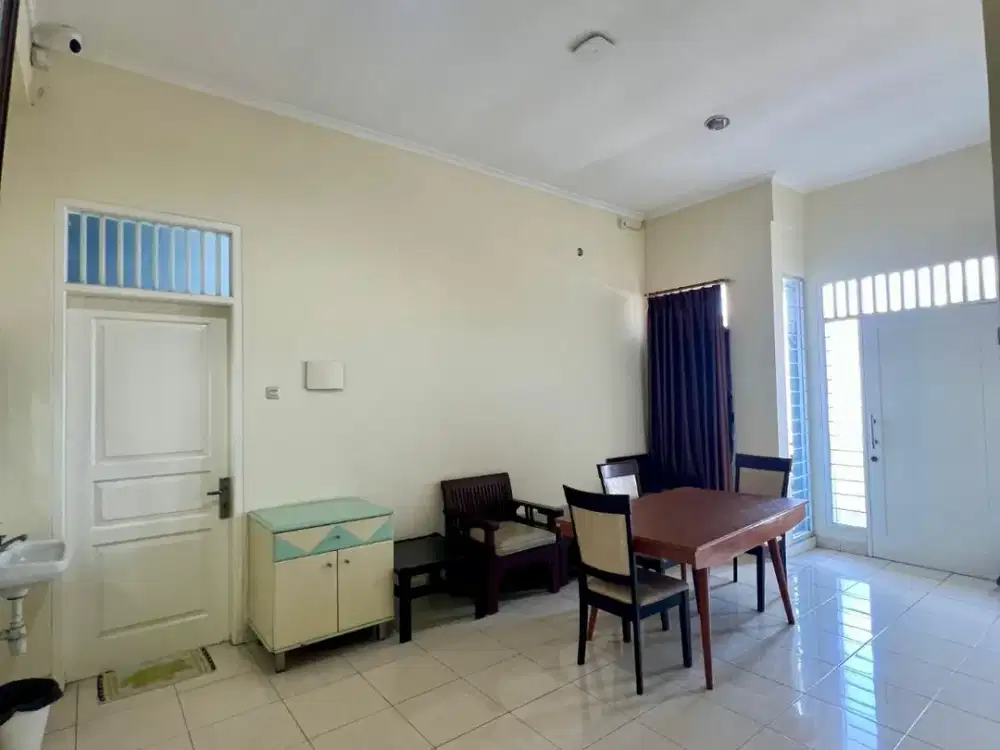 Dijual Rumah Kost di Lippo Village Karawaci