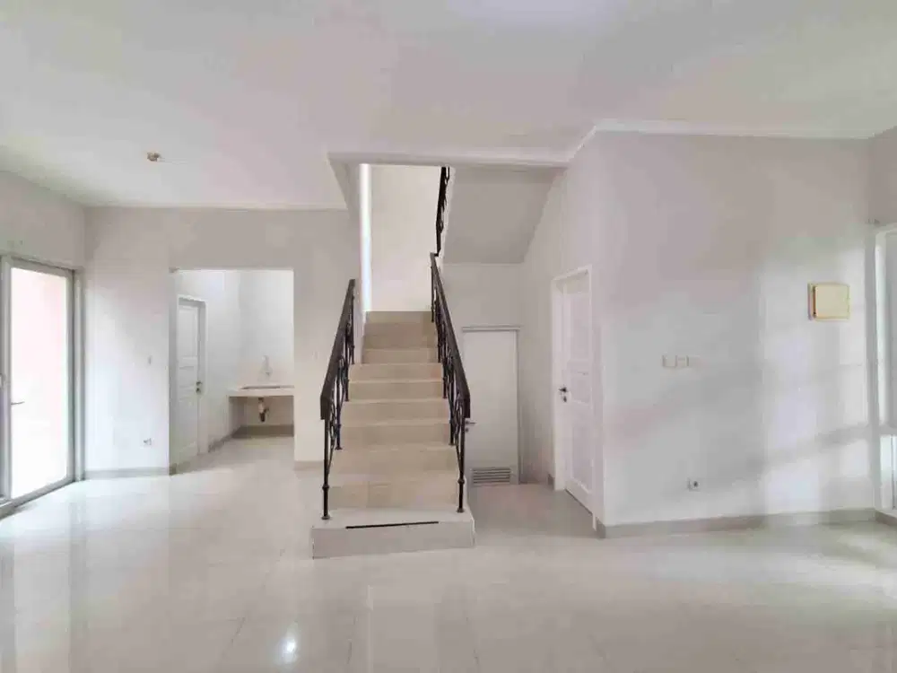 Di Jual Cepat Rumah 2 lantai Cluster Trimezia