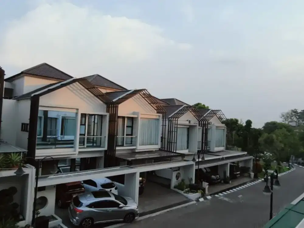 Jual Rumah MEWAH CANTIK dengan fasilitas kolam renang di dekat ISOLA Setiabudi bandung UPI Setiabudi Bandung Utara