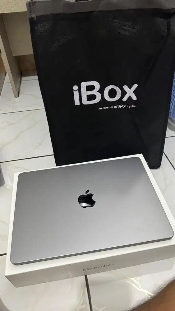 Macbook air 13 M3 24/512