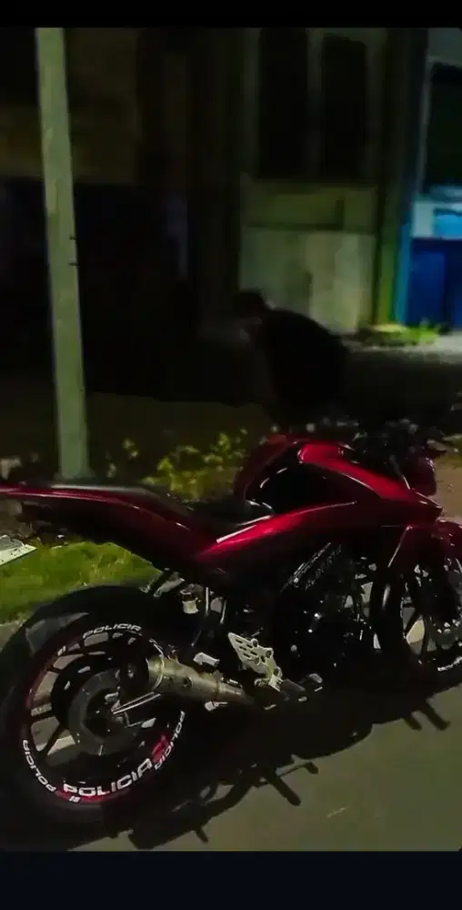Motor Vixion merah