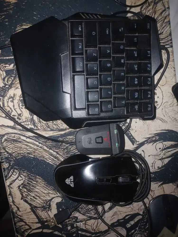 Keyboard satu tangan dan mouse fantech