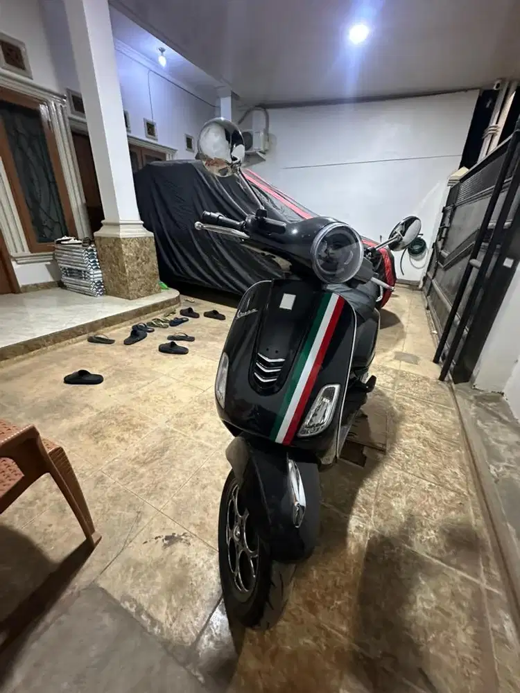 Dijual cepat motor Vespa LX125